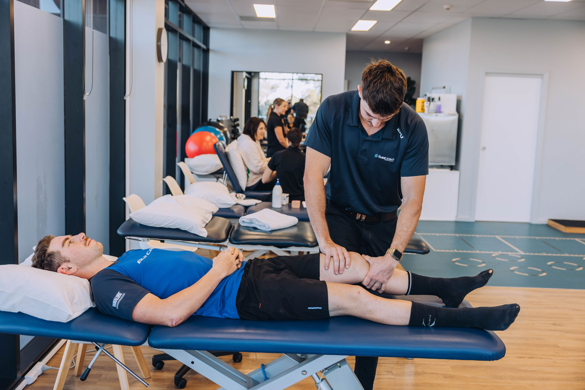 the knee joint sports physiotherapists