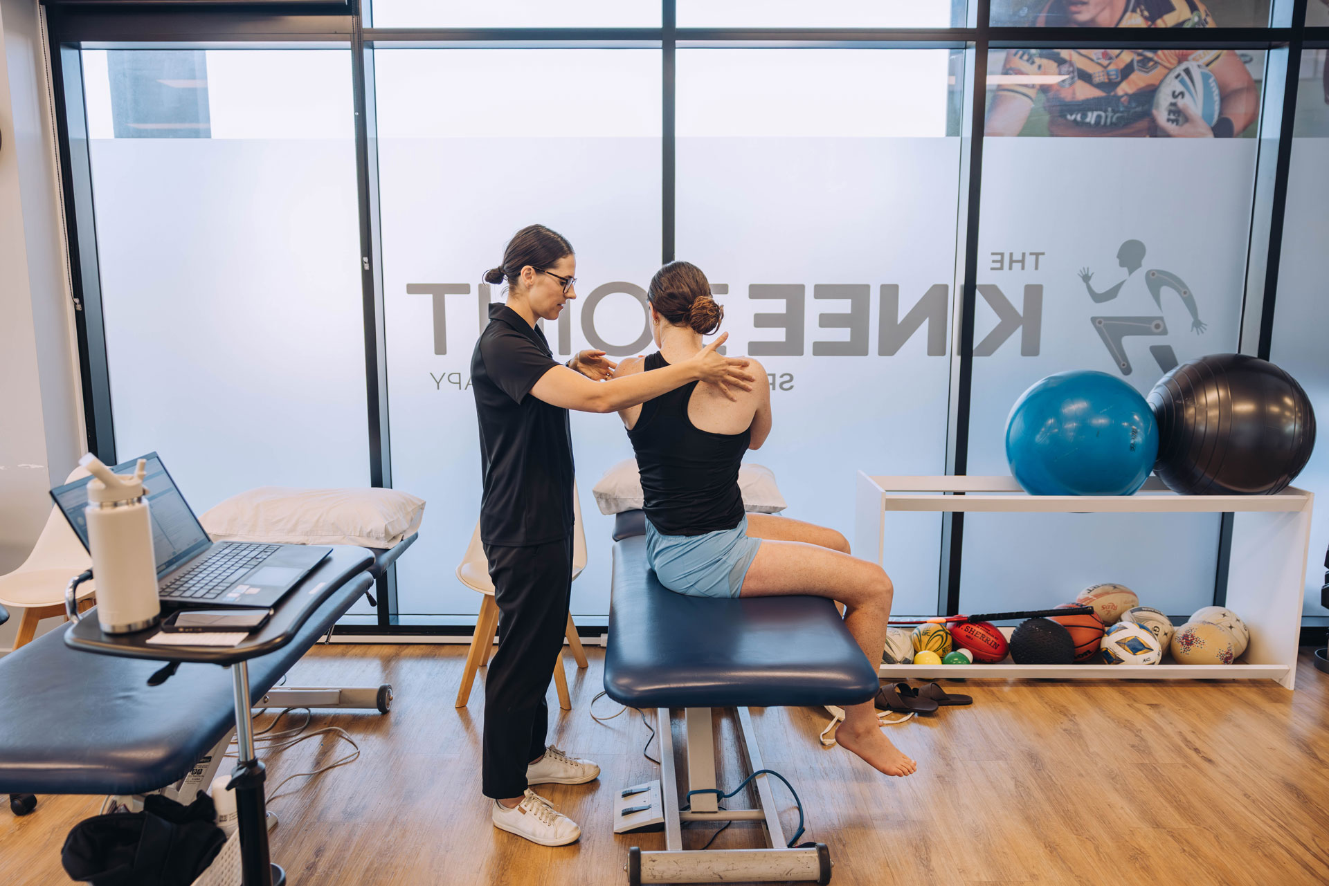 the knee joint sports physiotherapists